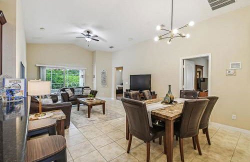 Cozy family Home 5b3b Private Pool 11Mil Disney - Foto 6