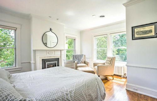 Majestic Richmond Apt with Tranquil Koi Pond! - Foto 30