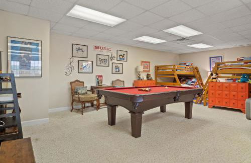 Blue Door - Entertainment Area Downstairs With A Pool Table - Foto 15