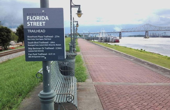 Luxurious Downtown Condo - Photo 18