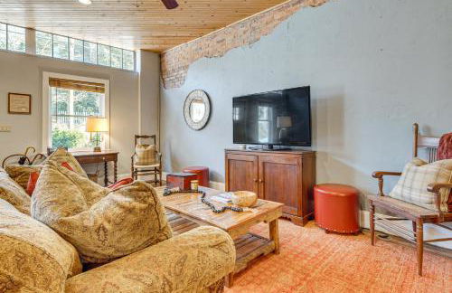 Private Hot Tub, Steps to Main St Saluda Retreat - Foto 7