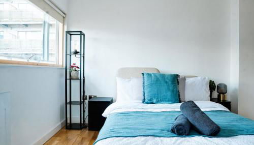 Bright 2-Bedroom Apartment with Scenic Balcony Views - Foto 1, towels