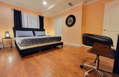 3 bedroom guest suite first floor unit with nice patio area right next to the MrC Hotel 10 minutes from Rodeo Drive Washer Dryer WIFI and more - Foto 13