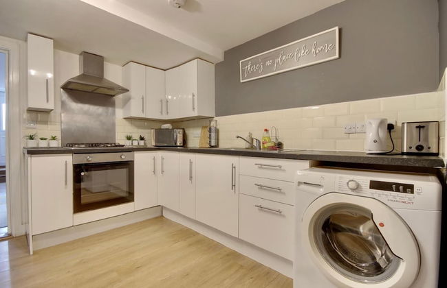 Southsea Apartment-Parking-Pool-Hot tub - Foto 8