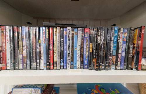 Enchanting 2-Bedroom Ground Floor Beach Condo at Cape Canaveral WiFi & AC - Foto 33