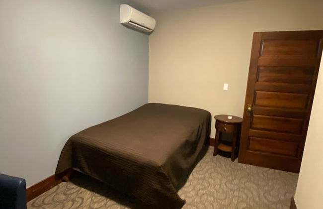 Burge Hotel - Photo 7