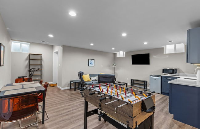 Uptown Elegant Escape | JZ Vacation Rentals - Photo 42