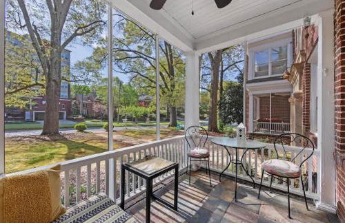 Luxurious Myers Park Living with Screened Porch - Foto 20