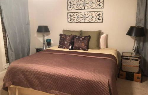 Crosby Backyard Oasis with Weekday Specials! - Foto 36