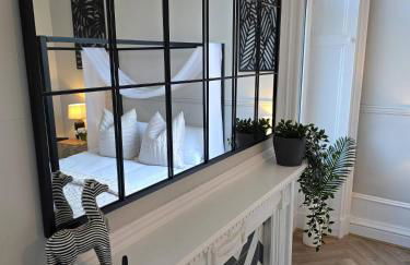 Luxury central apartment w/ 3 beds + 24hr check-in - Photo 6