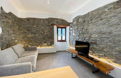 Independent Stone House with Lake View - Photo 23