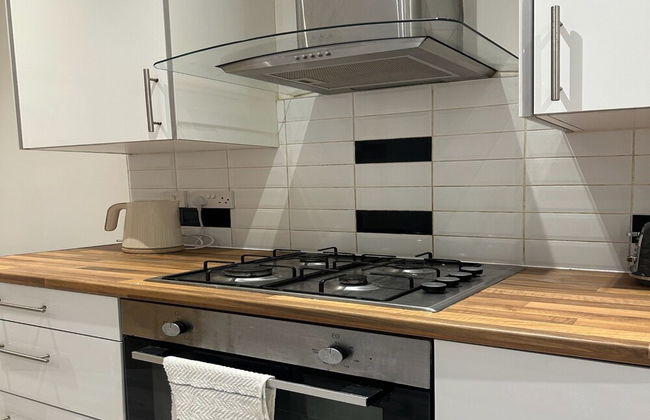 Charming 1-bed Apartment in Walton on the Naze - Photo 12