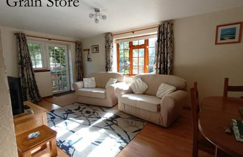 Farm Stay with animal experiences, 30 minutes to Exmoor & Beaches, Pet friendly, Outdoor heated pool, Games barn, fast WiFi and parking - Foto 60