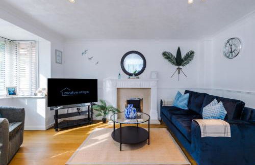 4BR Home for 8, Full Kitchen, Parking, WiFi in Northwich - Photo 56