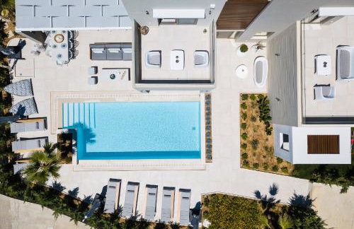 Vasilios Villa, with Pool, Gym & Close to Beach, By ThinkVilla - Foto 10