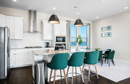 Stylish 4BR Lake House - Foto 9