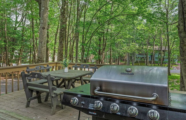 Hygge Home by Avantstay Deck for Outdoor Living, Fire Pit, Game Table - Photo 5