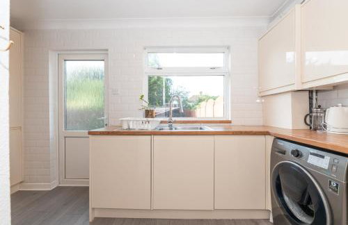 4 Bedroom Family Home In South East London - Photo 42