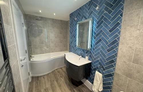 Edward Place Luxury Hot Tub Apartments - Foto 29