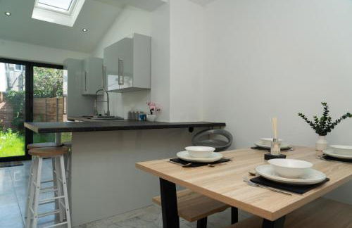 4 Bed Failsworth Home - 3 Bathrooms - Free Parking - Ideal For Contractors & Families - FREE 1 HR EARLY CHECK-IN OR 1 HR LATE CHECK-OUT FOR 2 NIGHT STAY BOOKINGS UNTIL THE END OF MAY - Foto 53