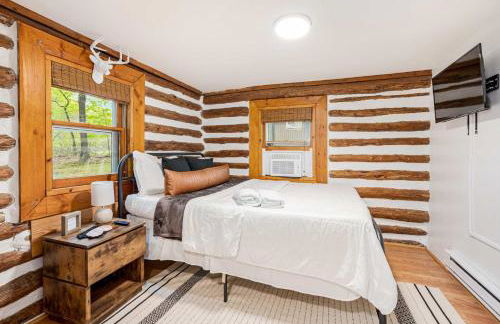 Modernized Log Cabin w Hot Tub Fire Pit & Views - Photo 20