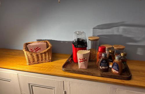 Tenby Victorian Villa with parking, pets allowed - Photo 37