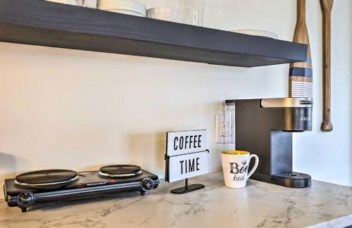 Lakefront Grove Cabin Shared Dock and Seasonal Pool - Foto 13