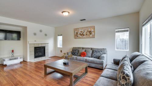 7 Mi to Lake Yosemite Family Home with Fenced Yard - Foto 4