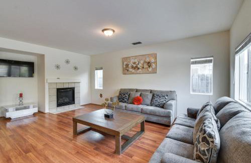 7 Mi to Lake Yosemite Family Home with Fenced Yard - Foto 4