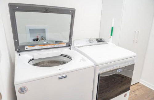 Brand New Designer Home - 5 minutes from East Port - Foto 27