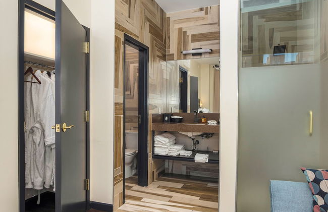 Delightful En Suite Studio - Photo 15