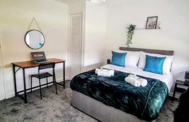 No 7 - Bright, Spacious 3 Bed Home with Parking & WiFi - Foto 4