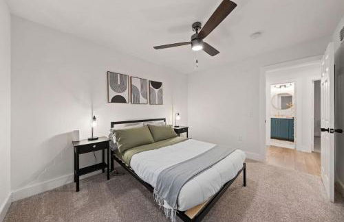 Spacious 6 Bed House near Airport, Pet-Friendly, Close to AFB - Photo 22