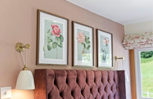 Stunning Countryside Home in Surrey by 53 Degrees Property, Ideal for Family Getaways, Private Tennis Court! - Foto 45