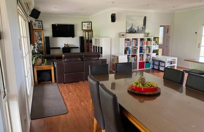 Killy Dora Beachside Escape Pet Wheelchair Friendly A Modern Coastal Retreat With Accessibility in Mind - Foto 3