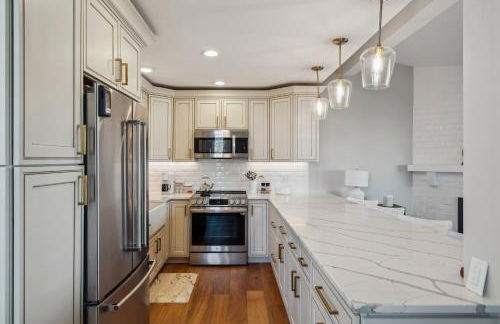 Elegant 4-Season Lake Geneva Condo with Fireplace! - Foto 12