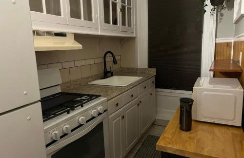 1 Br Private Victorian Apt in convenient City location on half acre sleeps 4 - Foto 26