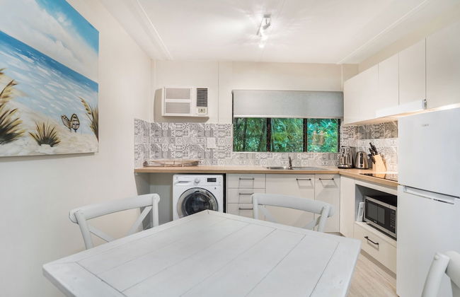 Tropical Unit with Private Fenced Garden Close to The Beach 5 - Foto 1