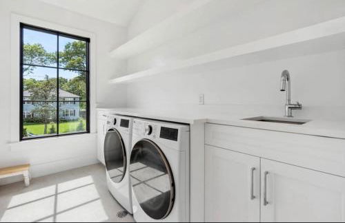 East Hamptons Modern 8 Bedroom New Construction - Foto 28