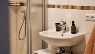 Pößnecker Werkstätten - FeWo Katharina von Bora - Foto 5, Shower