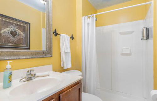 Spacious upstairs 1bed- Walking distance to Beach outlet mall - Photo 15