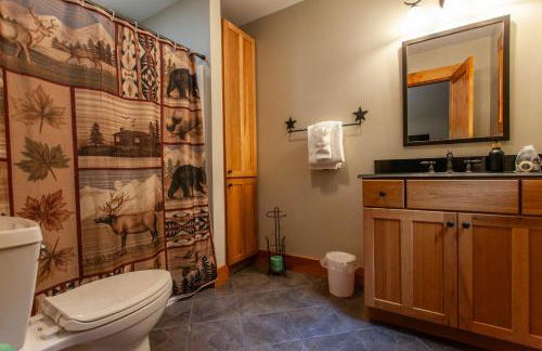 Chasing Sunsets: A Cozy 2-Bedroom Cabin in Smoky Mts with Stunning Mountain Views. - Foto 35