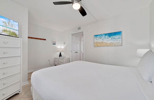 1br/1ba Sleeps 4 Near Beach w/ Breathtaking Ocean Views - Photo 6