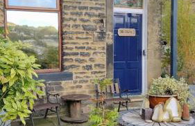 The Cabin - Great Views, Garden, Netflix, Near Town - Photo 1