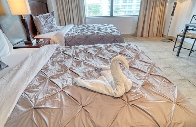 Deluxe Studios and Apartments at the Casablanca - Photo 89