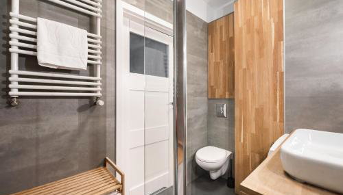 Praga Chic Apartment by BookingHost - Photo 4, towels, Shower