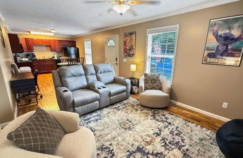 Comfy King Bed Townhouse with Outdoor Sitting Area - Foto 18