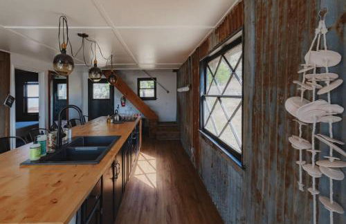 Secluded rustic 3-bedroom cabin on private land - Photo 20