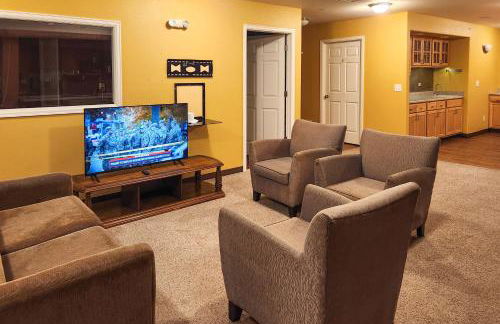 Huge Kitchen and Open Interior Pueblo Group Getaway - Foto 8