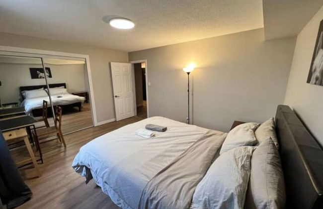 Cozy 1 Bedroom Rental With Den Free Parking Close to University - Photo 3